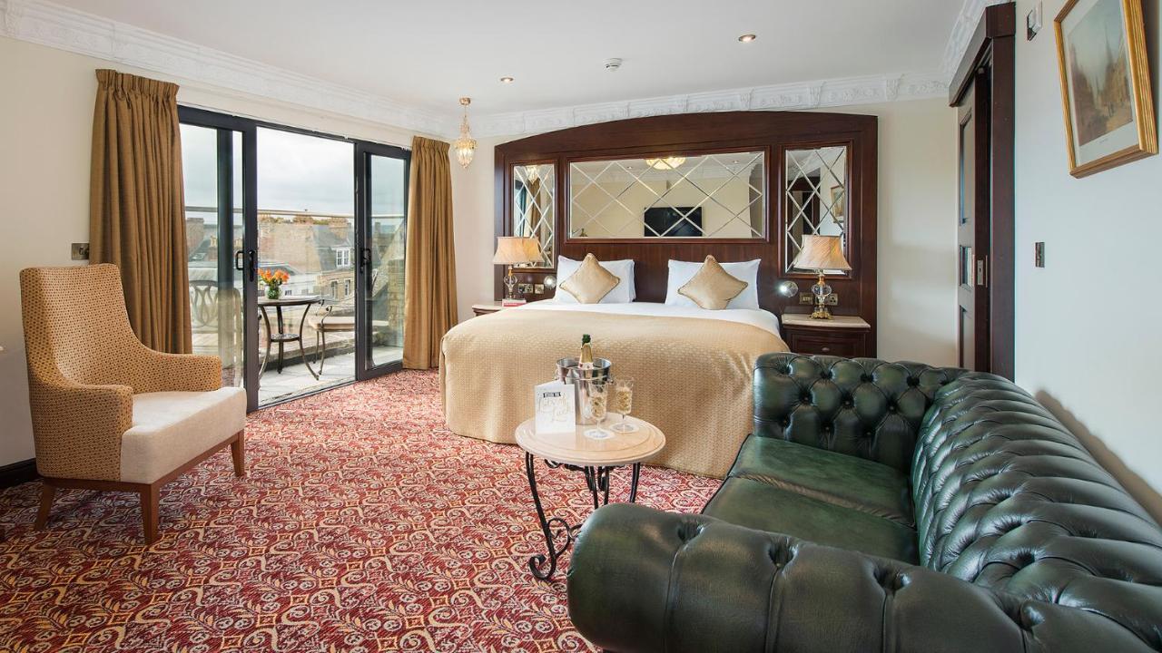 The George Street Hotel Oxford Exteriör bild A suite on board