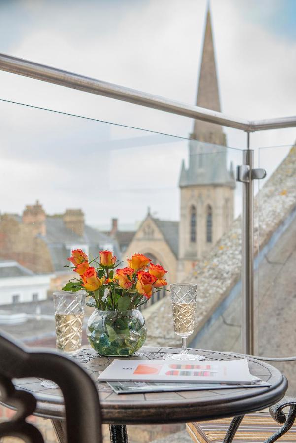 The George Street Hotel Oxford Exteriör bild The view from the balcony of the 1001 Club