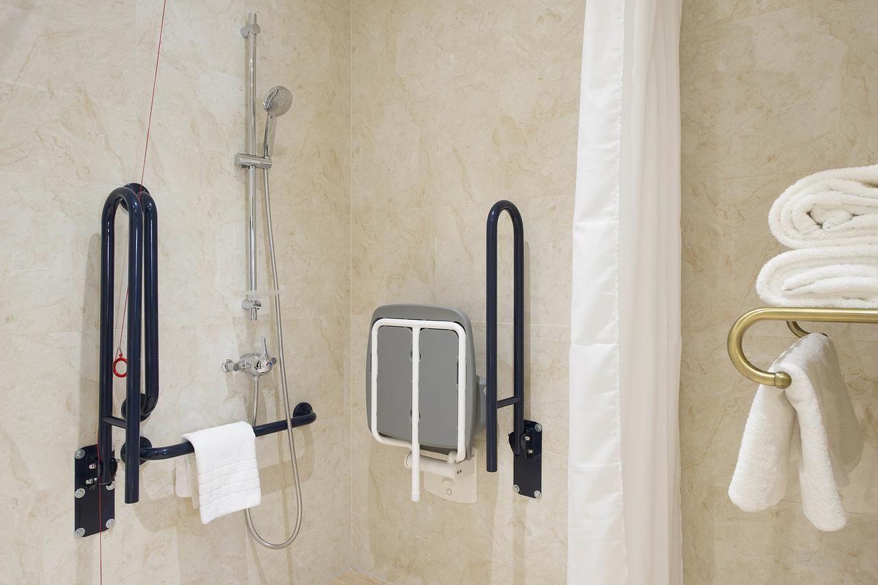 The George Street Hotel Oxford Exteriör bild Disabled shower facilities