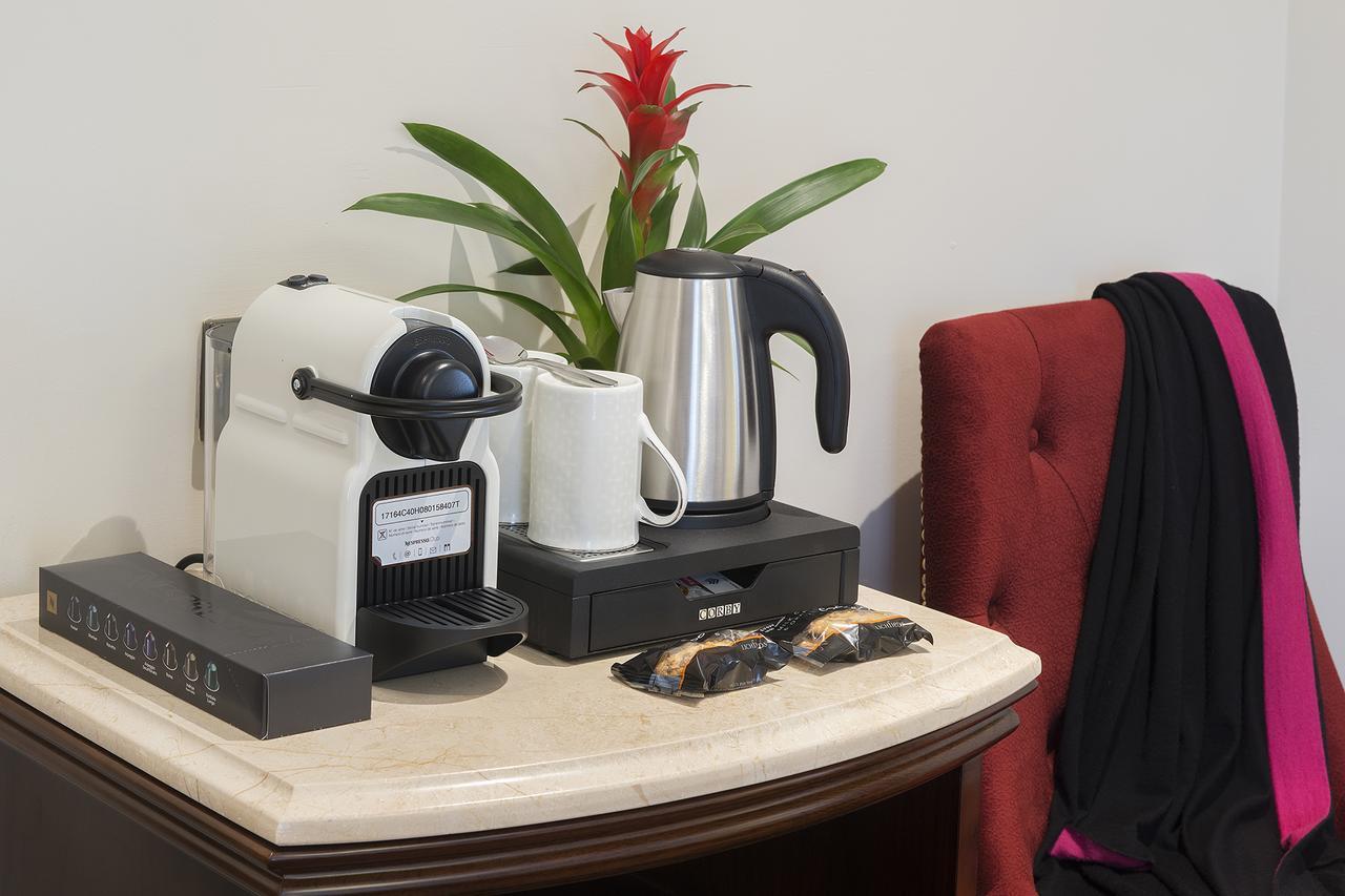The George Street Hotel Oxford Exteriör bild A Nespresso coffee machine