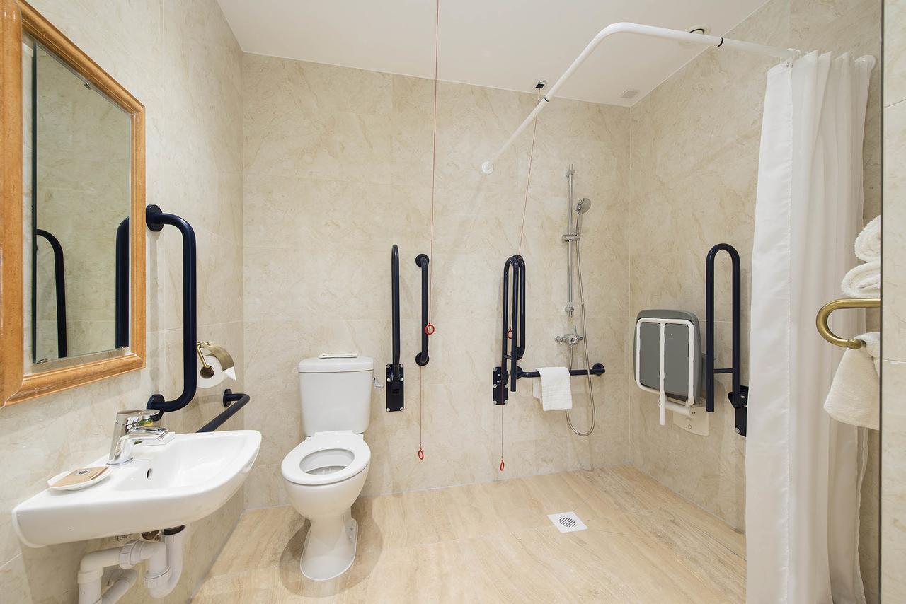 The George Street Hotel Oxford Exteriör bild Disabled toilet with alarm