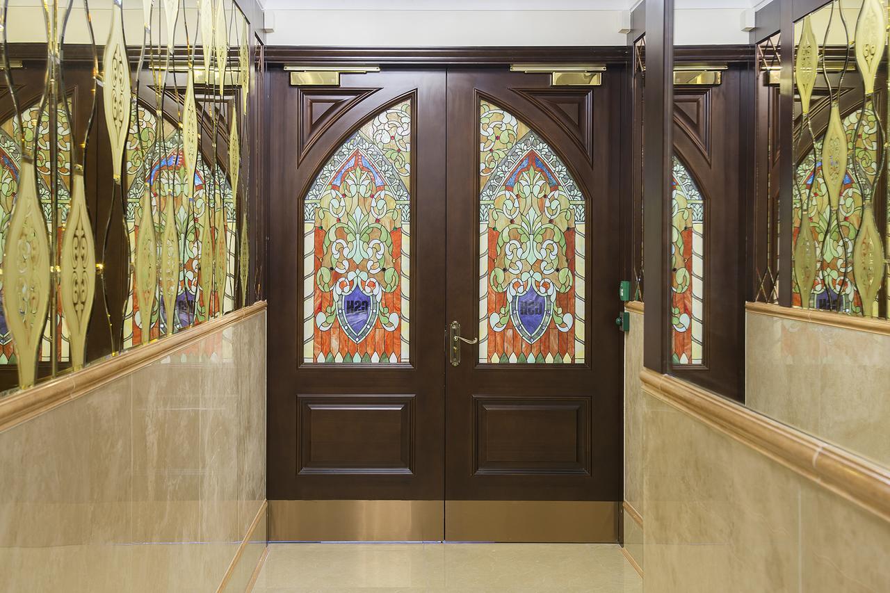 The George Street Hotel Oxford Exteriör bild The doors of the sanctuary