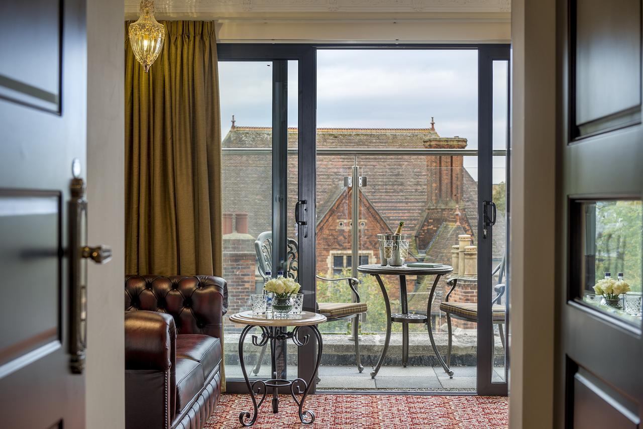 The George Street Hotel Oxford Exteriör bild A room at the hotel